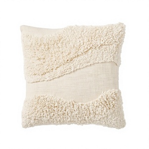Housse de coussin bohème tuftée tendance en textiles indiens, tissée à la main en coton, personnalisable, amovible, pour oreiller décoratif - Product Image 1