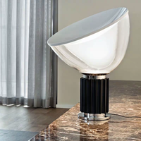 Lampe de table décorative postmoderne, abat-jour en verre et base en métal, support E27, finition chromée, éclairage décoratif pour salon, chambre à coucher