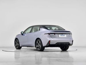Lynk & Co 07 Sedán Híbrido Enchufable, Vehículo Eléctrico de Nueva Energía de Alta Velocidad con Volante a la Izquierda - Product Image 4
