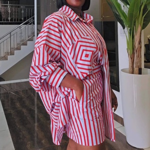 เสื้อแขนยาวลายทางแนวตั้งไซส์ใหญ่สำหรับผู้หญิง เซ็กซี่โชว์หลัง พร้อมกางเกงขาสั้น ชุดแฟชั่นลำลองสไตล์แอฟริกัน 2 ชิ้น - Product Image 4