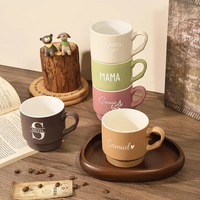 Tasses en céramique empilables personnalisables avec nom, tasses à café gravées sur mesure multicolores mates, tasses à thé en grès personnalisées pour cadeau familial