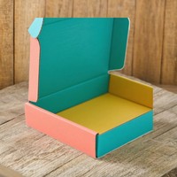 Boîte cadeau magnétique artisanale écologique de luxe avec carton ondulé et laminage mat, emballage en papier personnalisé