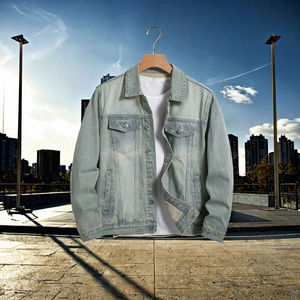 แจ็คเก็ตเดนิมทรงหลวมสไตล์เรโทรแบบปรับแต่งได้ รุ่น Urban Explorer ซีรีส์ แต่งลายปะติด ลุคย้อนยุค ซักฟอกแบบ Distressed เหมาะสำหรับสวมใส่ลำลองหลากหลายโอกาส - Product Image 3