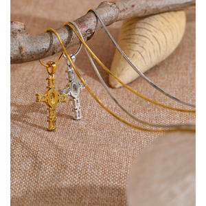 JINYOU 1854 Collar con Colgante de Cruz de Circonita Cúbica de Acero Inoxidable al por Mayor, Joyería para Uso Diario - Product Image 3