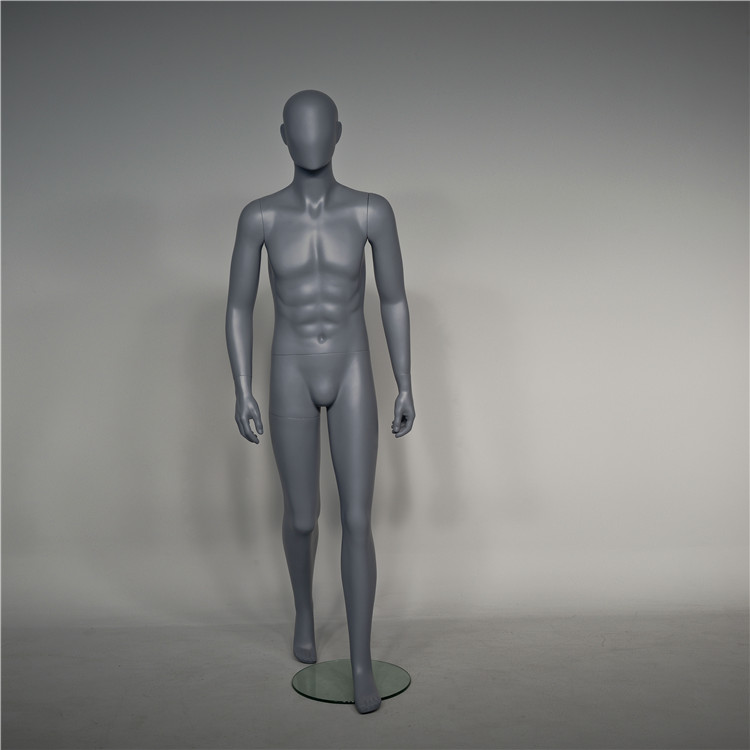 Мужской манекен для занятий спортом