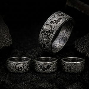 Anillo de Acero de Damasco Hecho a Mano con Grabado Personalizado de Calavera, Murciélago y Araña - Product Image 1