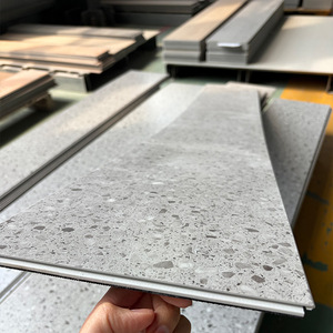 Piso de PVC Vinílico SPC con Sistema de Click, Estilo Mármol Gris Claro, Imitación Piedra de Concreto - Product Image 1