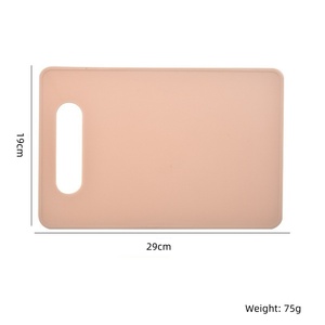 <span class=keywords><strong>Precio</strong></span> bajo barato, diferentes colores, tamaño pequeño para niños, tabla <span class=keywords><strong>de</strong></span> cortar <span class=keywords><strong>de</strong></span> frutas y verduras <span class=keywords><strong>de</strong></span> plástico - Product Image 5