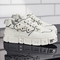 Chaussures pour hommes de style européen M6111, nouvelles baskets tendance à clous rehaussantes, design original et décontracté