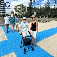 Tapis d'accès de plage en polyester recyclé, allée accessible aux fauteuils roulants pour la mobilité sur le sable et l'accès extérieur