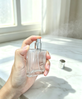 Flacon de parfum de luxe en verre carré plat de 28 ml avec capuchon pulvérisateur argenté, flacon vide pour parfum de marque