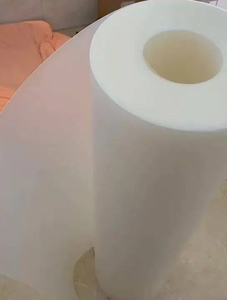 Feuilles de film PET givré de haute qualité, écologiques et durables pour fenêtres de placards, épaisseur personnalisable et service de découpe - Product Image 2