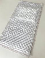 Accessoires de cercueil de style européen : Couverture funéraire avec doublure intérieure et motif matelassé diamanté, et matelas blanc