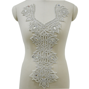 Decorazione all'ingrosso della toppa di cristallo a forma di <span class=keywords><strong>grande</strong></span> fiore per la WDP-057 del vestito da sposa - Product Image 1