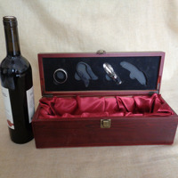 Boîte de présentation de surface en laque Emballage promotionnel Boîte en bois Boîte à bouteilles de vin en bois de bambou avec doublure en satin et fentes pour outils EVA