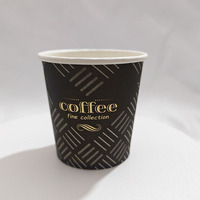Gobelets en papier à simple paroi personnalisables en taille, couleur, avec logo client, revêtement imperméable et livrés avec un couvercle.
