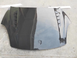 Capot en fibre de carbone sur mesure - Design élégant, personnalisé, léger, haute résistance pour les modèles automobiles spécifiques - Product Image 3