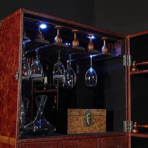 Armoire à vin en bois haute avec porte en cuir pleine fleur à deux portes, meuble de présentation de whisky pour salon, hôtel, salle VIP, villa, maison - Product Image 3