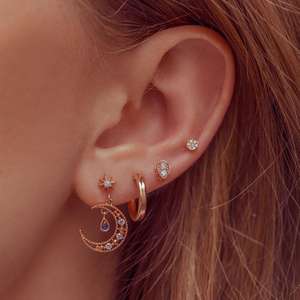 <span class=keywords><strong>Dina</strong></span> venta al por mayor caliente mujeres delicado liso bucle pendientes conjunto Luna y estrellas Huggies minimalista Piercing pendientes conjunto gota Stud - Product Image 1