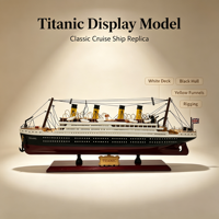 Modèle de bateau de croisière Titanic personnalisé avec pont blanc, coque noire, quatre cheminées jaunes et base en bois rouge