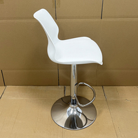 Chaise de bar moderne de luxe avec structure métallique simple, assise en plastique, pivotante, hauteur réglable, base sur pied avec roulettes, pour usage commercial et salle à manger, neuve