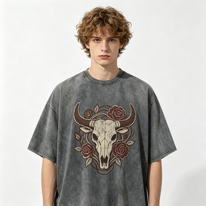 Camiseta de Algodón Grueso con Lavado Ácido para Hombre, Gris Oscuro, Estampado de Calavera de Toro y Flores, Estilo Vintage Desgastado, Streetwear Oversize - Product Image 2