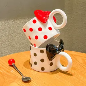 도매 크리 에이 티브 발견 세라믹 활 장식 손잡이 머그 커플 물 차 커피 컵 숟가락으로