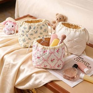 Custom Printed Quilted Polyester <b>Drawstring</b> <b>Makeup</b> <b>Bag</b> Large Capacity Portable Travel Cosmetic Toiletry Storage Organizer - Product Image 4