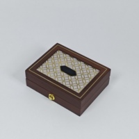 Boîte cadeau en bois foncé pour pièces de monnaie, doublure en daim, logo personnalisé, charnière et serrure métalliques pour collection de pièces commémoratives et emballage de souvenirs