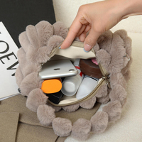 Nouveau Sac à Main Zippé en Peluche Rayé Minimaliste et Élégant Automne Hiver 2026, Sac à Bandoulière Grande Capacité Style Influenceur Coréen et Chapeau