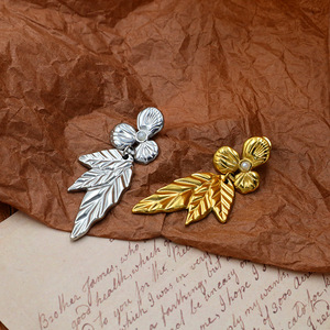 الأقراط سيدة كبار الشعور مع تصميم ورقة زهرة أسلوب مسمار المألوف - Product Image 6