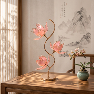 Lámpara de Mesa Vintage con Diseño Oriental de Flor de Loto, 3 Cabezas de Cristal con Base de Metal Dorado, Portalámparas E26, Lámpara de Noche para Estudio - Product Image 1
