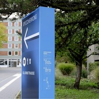 Panneau de signalisation directionnel LED durable et étanche, panneau de guidage personnalisé pour la décoration des centres commerciaux, des bureaux, des écoles, des hôpitaux, des bâtiments