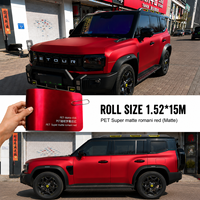 Film vinyle PET rouge Romani brillant 8,5 mil pour covering automobile, film de protection pour véhicule, rouleau de film de modification de couleur pour voiture
