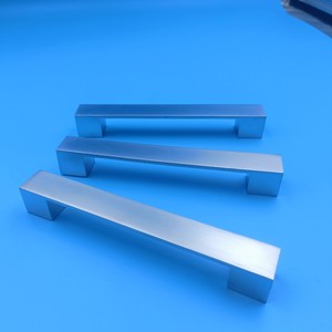 Manijas de gabinete de aleación de zinc de estilo europeo, en forma de barra, de aleación de aluminio cromado, herrajes duraderos para puertas de gabinetes - Product Image 2