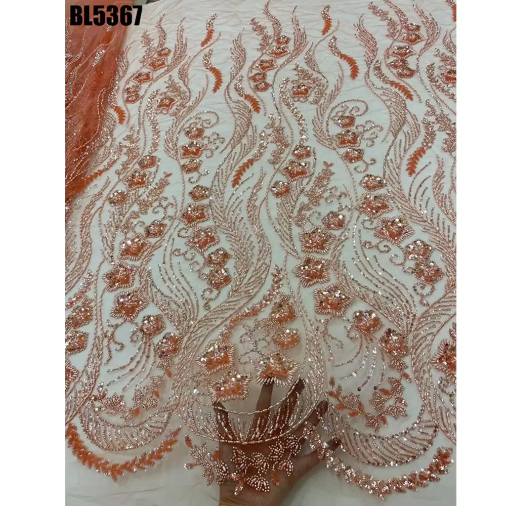 Tissu de dentelle perlée fait main blanc de luxe avec paillettes tissu de robe de soirée de mariage de mariée tissu de dentelle de paillettes de broderie française