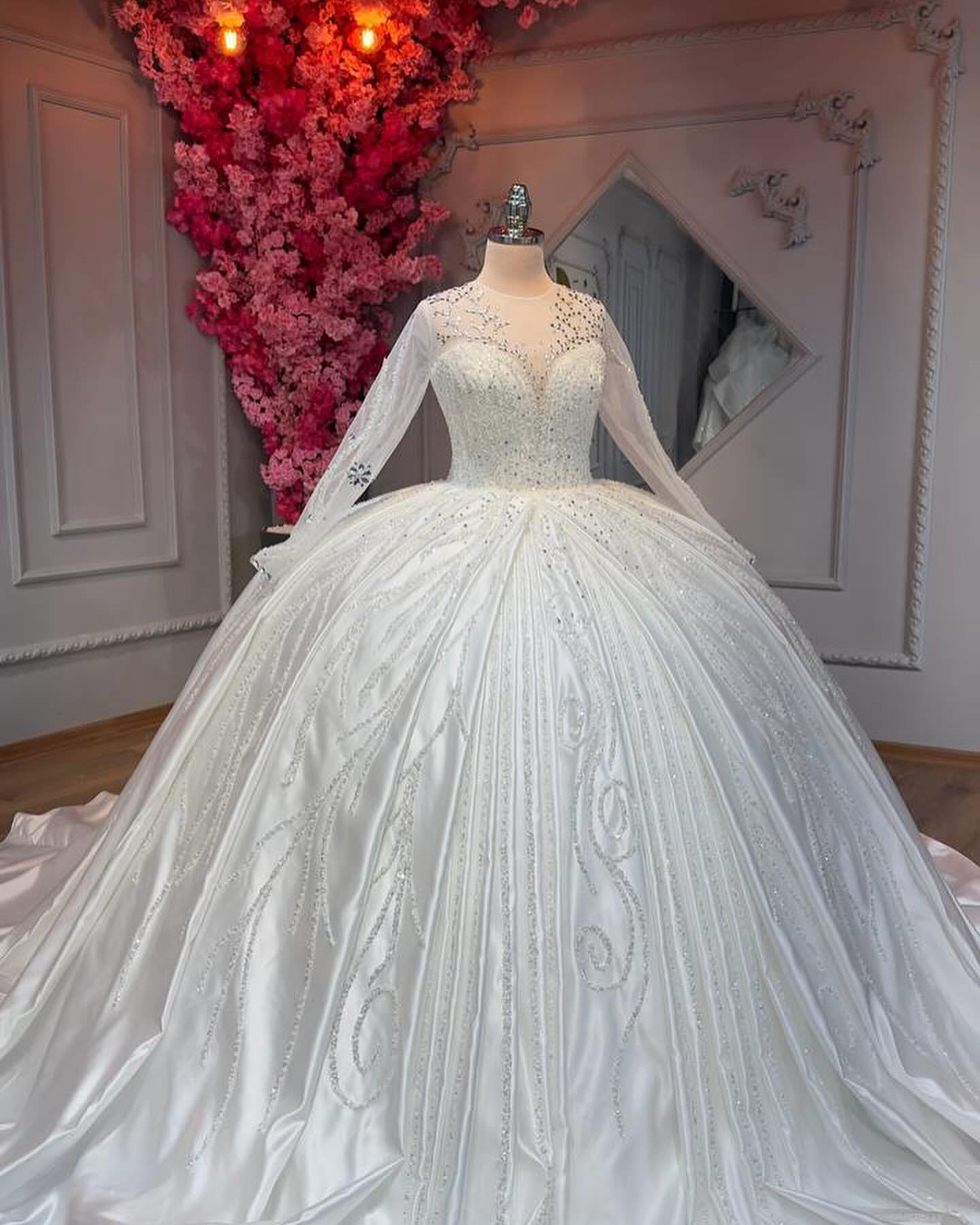 Mumuleo Wedding Dress - Elegant Lace, Long Sleeve, Beaded Mumuleo Wedding Dress - Elegant Lace, Long Sleeve, Beaded
