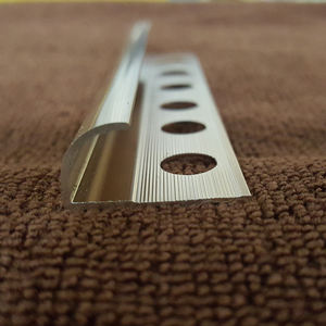 Aluminium Céramique 2.7m Garniture d'angle noire Prisme triangulaire droit Base métallique Tuile Bande en forme de triangle - Product Image 2