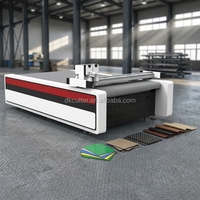 Solution de découpe industrielle entièrement automatique numérique et écologique à couteau oscillant pour la découpe de formes complexes de sacs en cuir et de chaussures