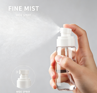 Vente en gros de flacons pulvérisateurs transparents à logo personnalisé de 30 à 80 ml, en plastique coloré, pour une utilisation en voyage