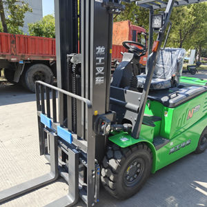 Maniobrabilidad de personalización de 2,5 toneladas Rendimiento inquebrantable Carretilla elevadora de combustible sobrealimentada para terrenos difíciles - Product Image 1