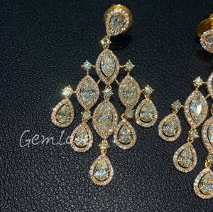 Boucles d'oreilles élégantes en or 18 carats avec diamants taillés en forme de poire cultivés en laboratoire, élégantes et exquises. - Product Image 4