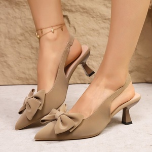Sandali con tacco a spillo a punta chiusa da donna, taglie forti, stile europeo-americano, 20026, Nuovo stile Primavera/Estate, con fiocco e tacco a occhio di gatto senza schienale - Product Image 3