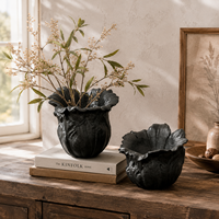 Bol décoratif en céramique noire avec bordure à pétales festonnés, bol sculptural pour la décoration de la maison