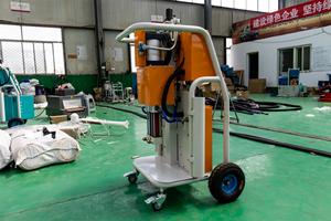 อุปกรณ์พ่นโพลียูรีเทนแบบรีโมทคอนโทรล CNMC-R รุ่น Superior พร้อมระบบทำความร้อน 7.5 กิโลวัตต์ และแรงดัน 11 เมกะปาสคาล - Product Image 3