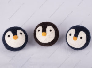 Top vente 8cm fait à la main laine mérinos feutre pingouin boules réutilisables sèche-linge et disques de nettoyage de blanchisserie - Product Image 3