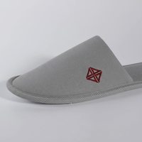 Chaussons jetables en velours écologiques, personnalisables avec logo, adaptés aux chambres d'hôtel