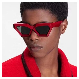 Nouvelles lunettes de soleil œil de chat noires rétro tendance, design de luxe, style Y2K, marque personnalisée, lunettes de soleil vintage pour femmes - Product Image 1