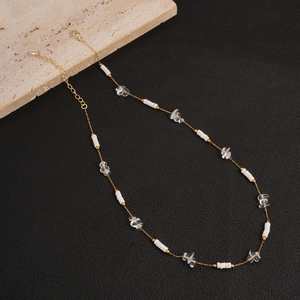 Ensemble de colliers superposés pour femmes en acier inoxydable plaqué or 18 carats, imperméable, avec perles de coquillages et cristaux blancs naturels - Product Image 3