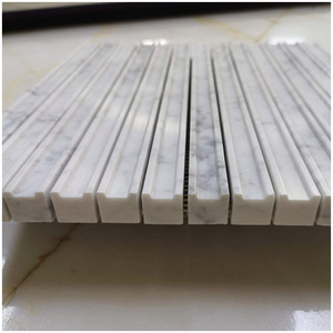 Carreaux <span class=keywords><strong>de</strong></span> mosaïque cannelés en marbre blanc <span class=keywords><strong>de</strong></span> Carrare 10 mm pour hôtels, salles <span class=keywords><strong>de</strong></span> bain, chambres, couloirs - Mur décoratif au design moderne - Product Image 4